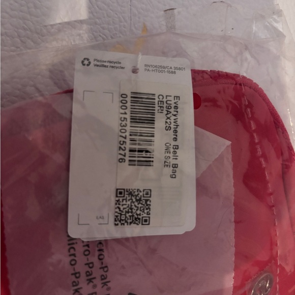 Lululemon EveryWhere Belt Bag 1L Cherry Mist - Picture 4 of 5